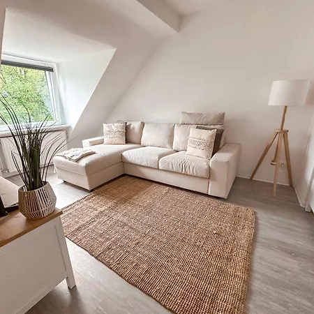 Self-check-in Aprtmnt With Beautiful, Big Kitchen, Bed Apartment *