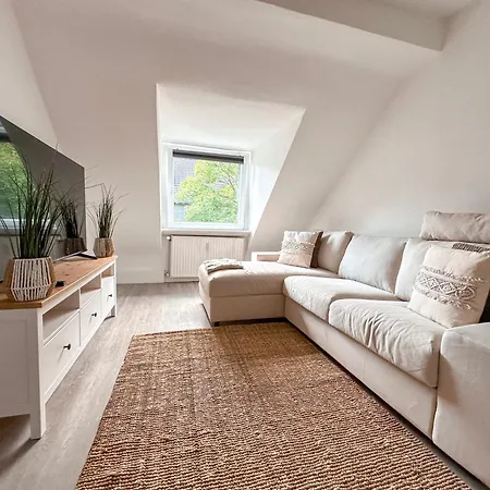 Self-check-in Aprtmnt With Beautiful, Big Kitchen, Bed Apartment *